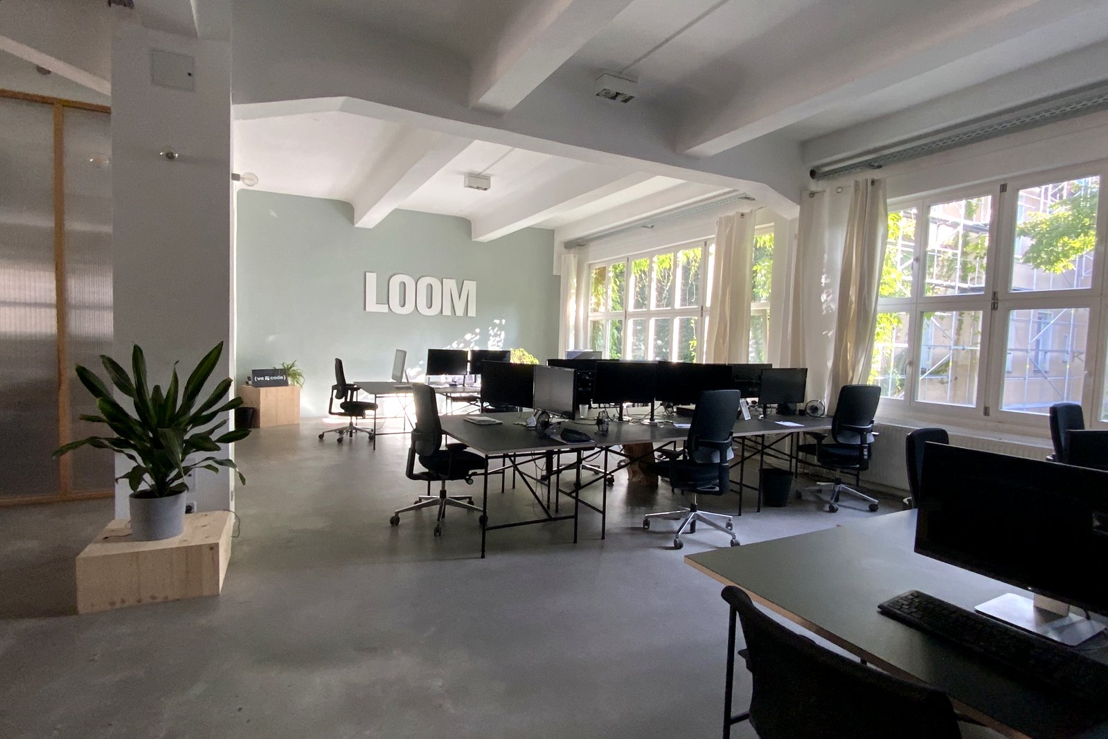 Stanowiska pracy nad search w studiu — plan testu 90 dni